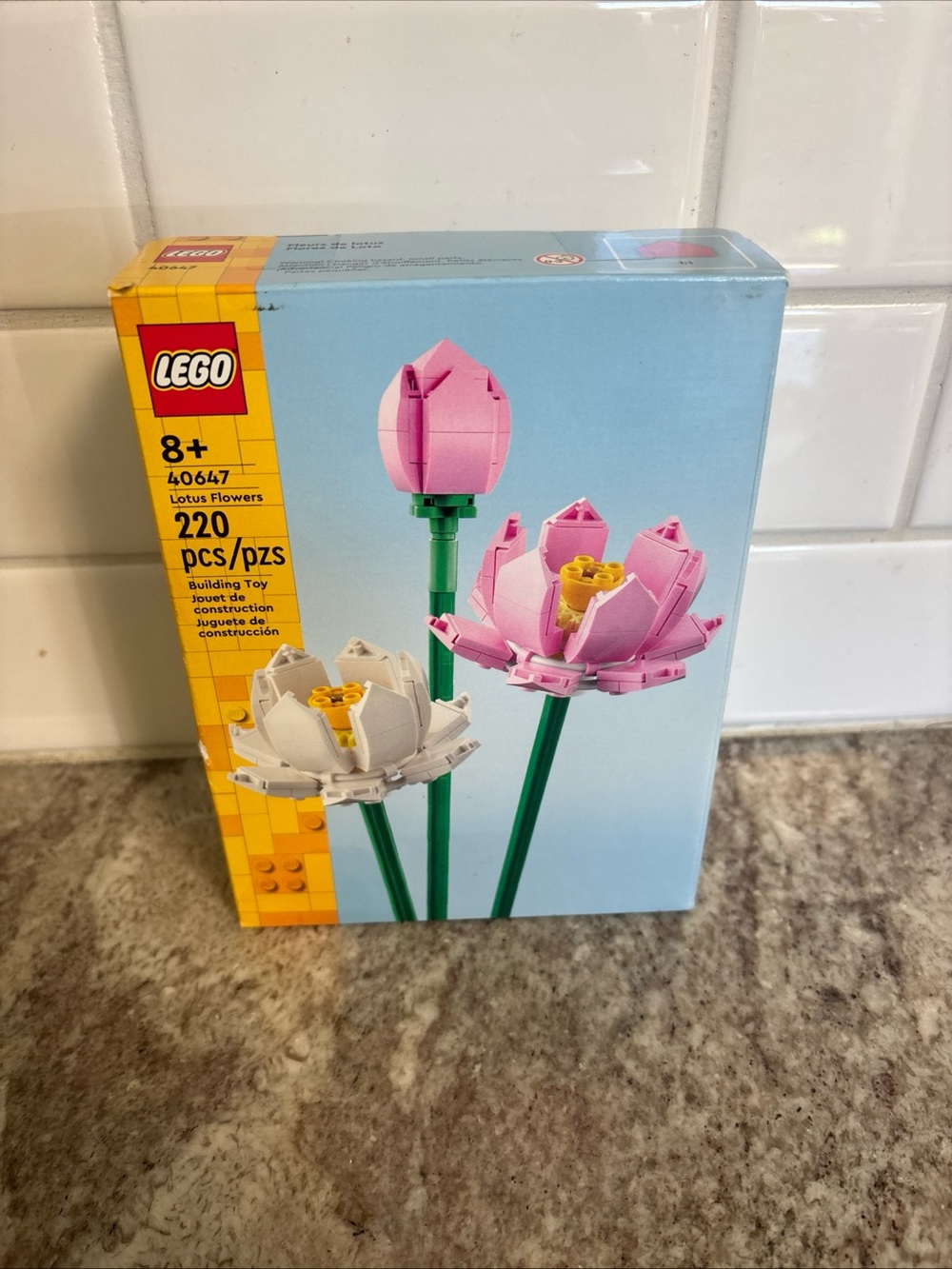 LEGO 40647 Lotus Flowers 8 And Up! Brand New Sealed 220 Pieces!